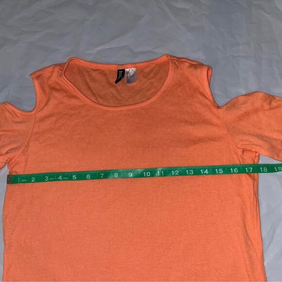 Ladies Peach Drop-Shoulder Top, DIVIDED by H&M, Large, NWOT - Picture 5 of 6
